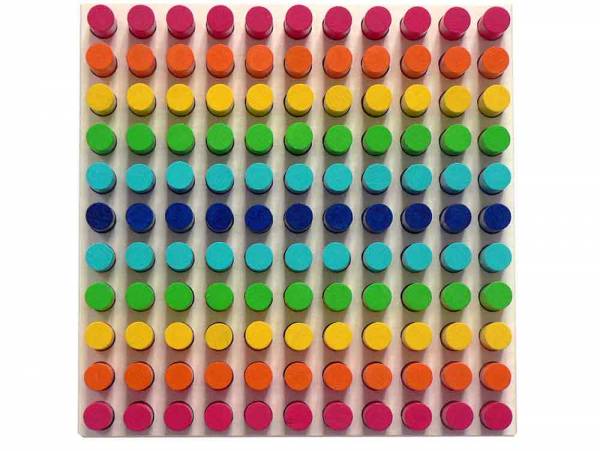 Farbensteckspiel aus Holz, Brett mit 121 farbigen Holzzylindern, 6 verschiedene Farben