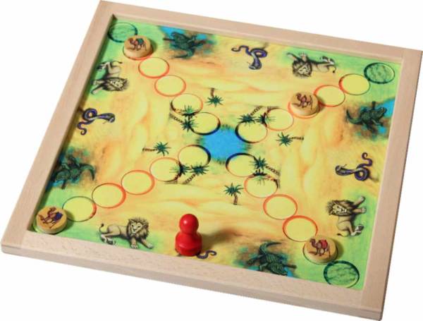 Quadratisches Spielbrett mit Holzrahmen, gelb-gruener Spielflaeche mit Tieren, Palmen und Wasser